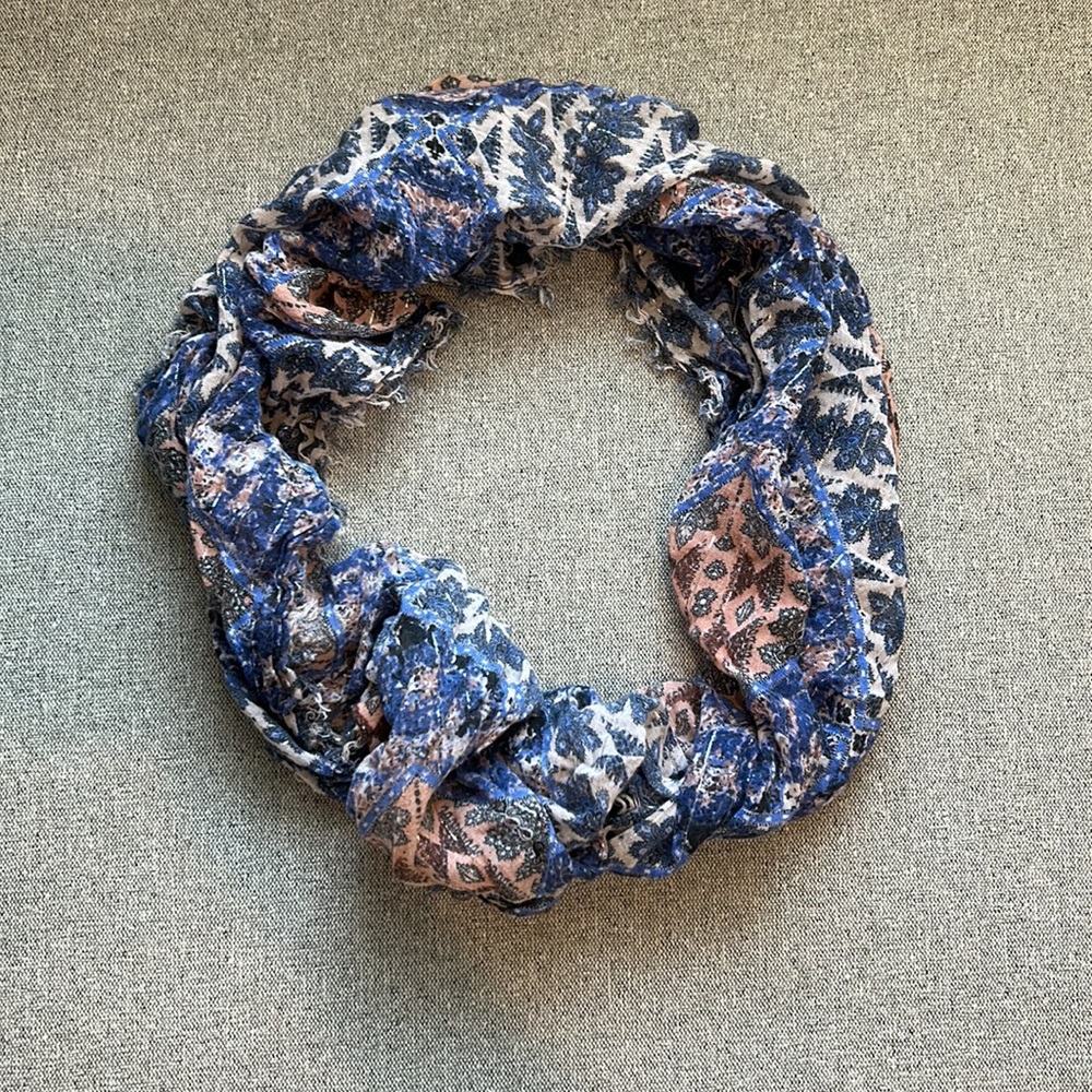 American Eagle Infinity Scarf - K17